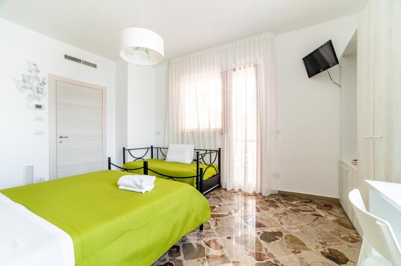 Le Calette Rooms - Puglia Mia Apartments Монополи Экстерьер фото